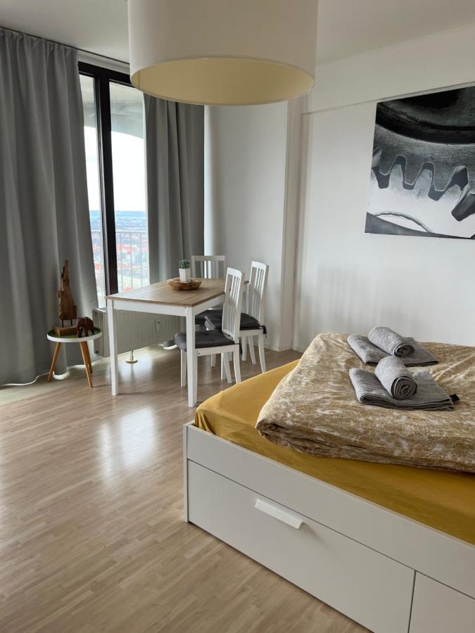 Cityapartment Im 33. Stock アウグスブルク エクステリア 写真
